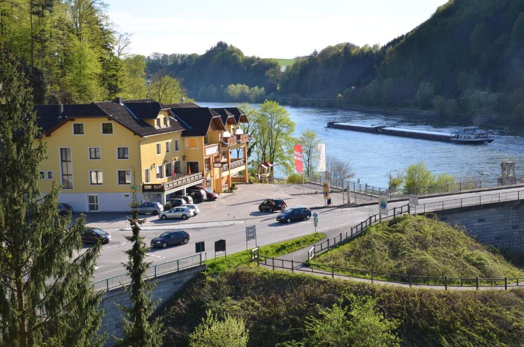 Gasthof Zur Donaubruecke Ardagger Markt ภายนอก รูปภาพ